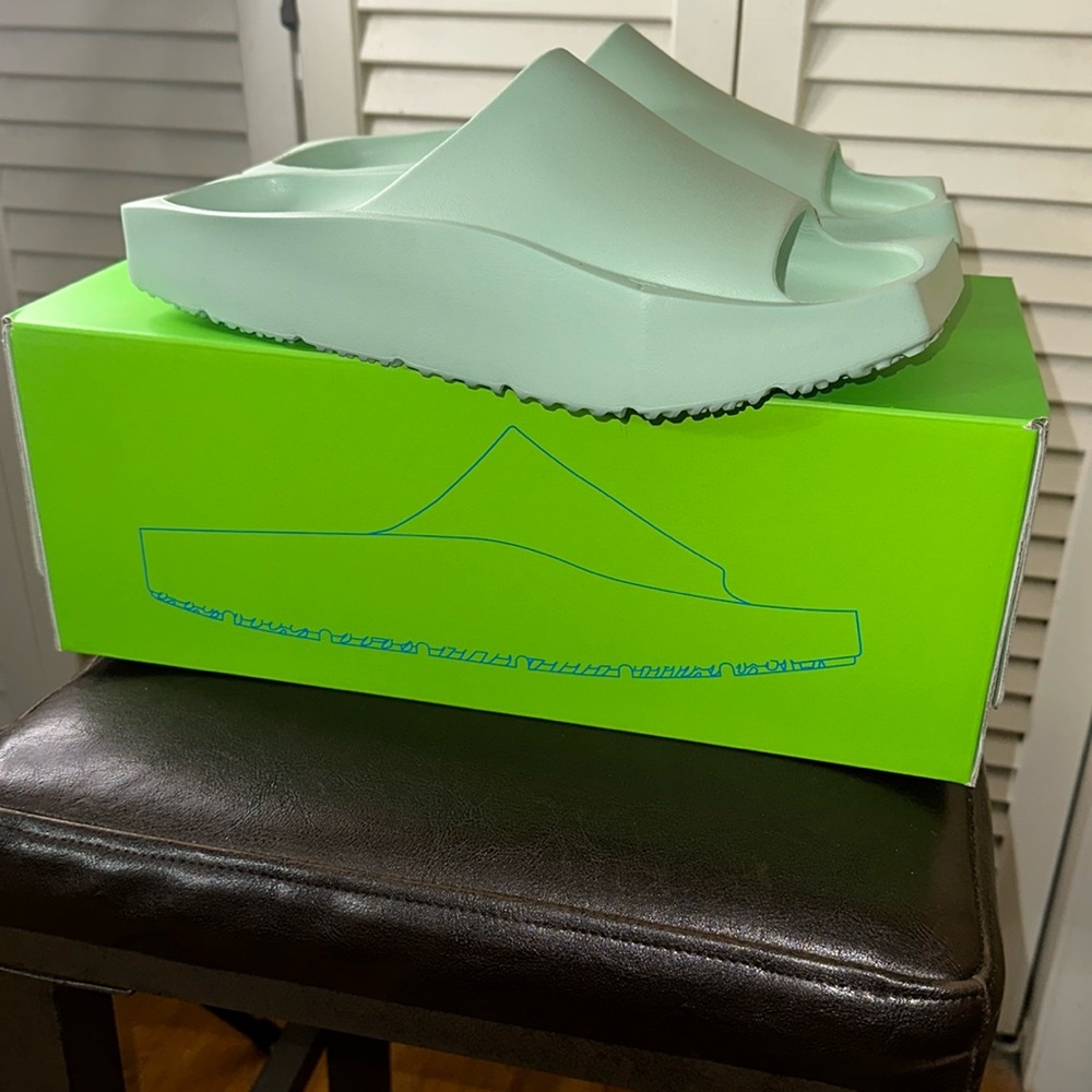 WMNS Jordan Hex Slide…”Pistachio Frost”